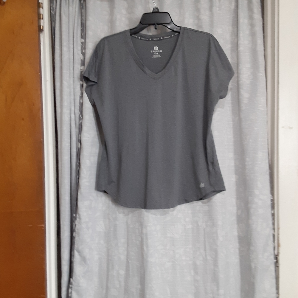 Free2B Workout shirt